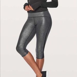 Lululemon Train Time Crop 17” sz 6 low rise